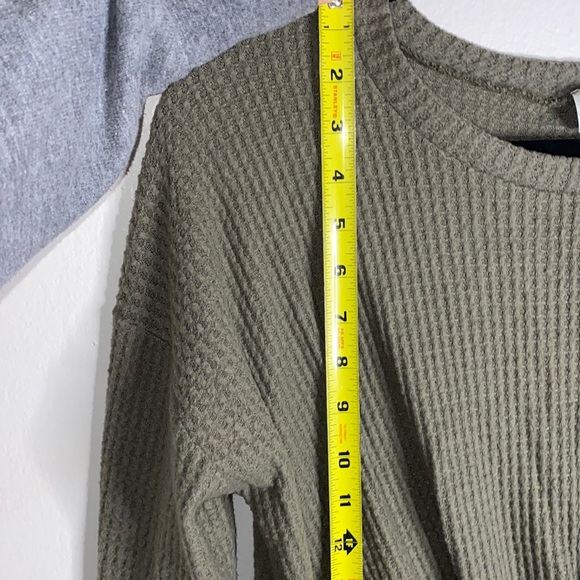 💫Olive green Long sleeved light knitted sweater! - Picture 3 of 7